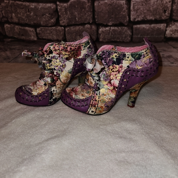 Floral cottage core vintage retro styled shoes - Picture 3 of 9